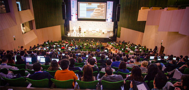 Por qué y cómo se hacen virales las cosas, debate en iRedes