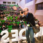 Mauro A. Fuentes inmortalizando a los fotógrafos. Foto de Victoriano Izquierdo @victorianoi