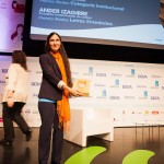 Yoani Sánchez recibió al fin su premio de 2011. Foto de Victoriano Izquierdo - @victorianoi